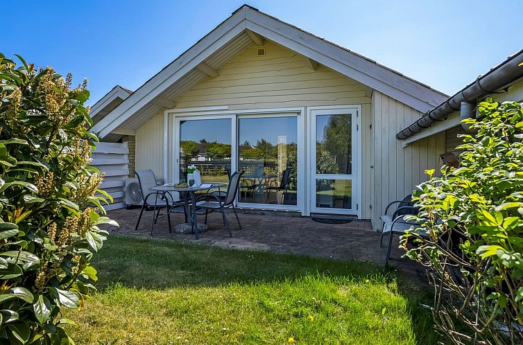 Vakantiehuis "Darina" - 150m from the sea