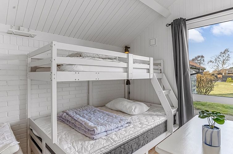 Vakantiehuis "Darina" - 150m from the sea