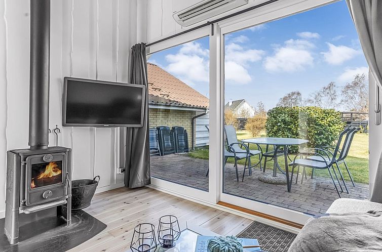 Vakantiehuis "Darina" - 150m from the sea
