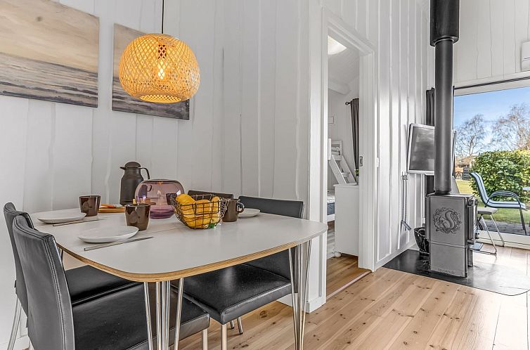 Vakantiehuis "Darina" - 150m from the sea