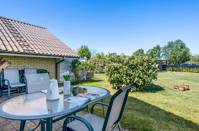 Vakantiehuis "Darina" - 150m from the sea