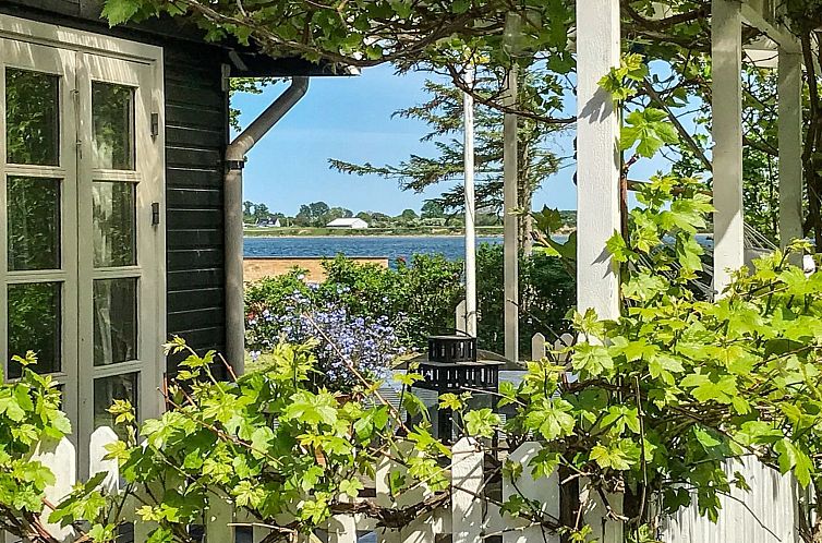 Vakantiehuis "Vojo" - 100m from the sea