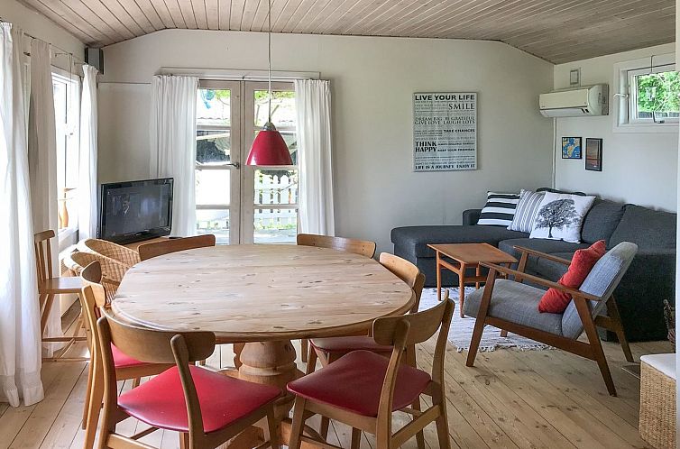 Vakantiehuis "Vojo" - 100m from the sea