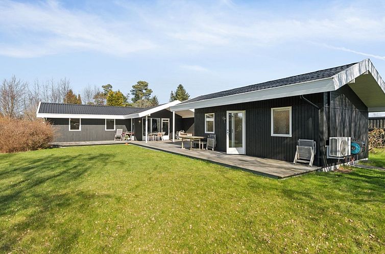 Vakantiehuis "Ingelis" - 1.2km from the sea