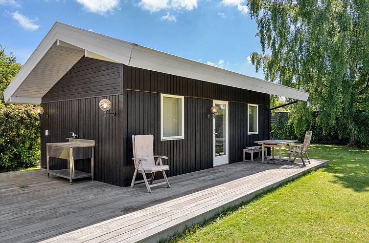 Vakantiehuis "Ingelis" - 1.2km from the sea