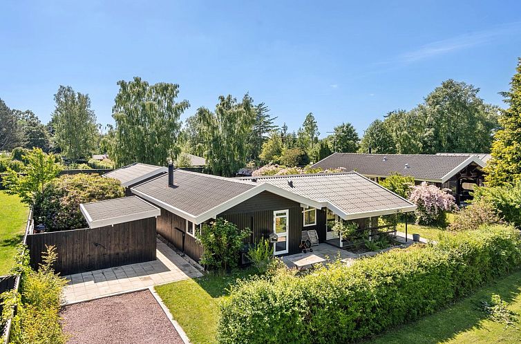 Vakantiehuis "Ingelis" - 1.2km from the sea