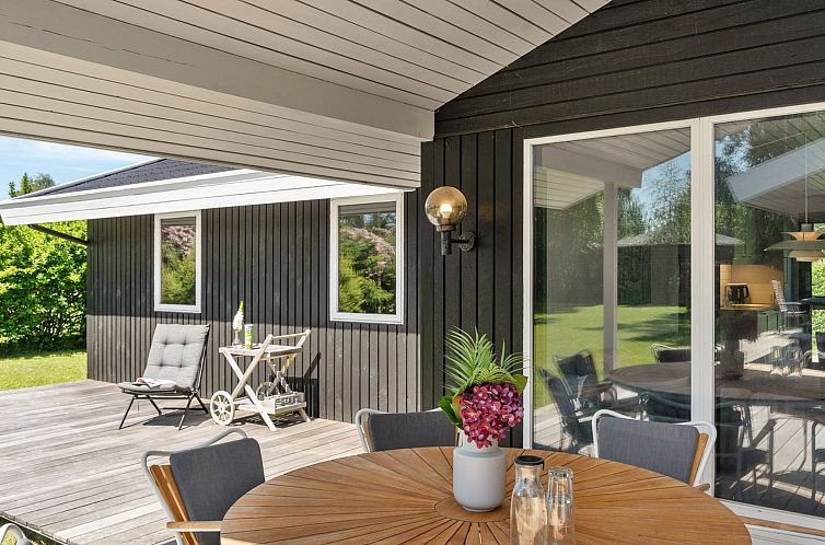 Vakantiehuis "Ingelis" - 1.2km from the sea