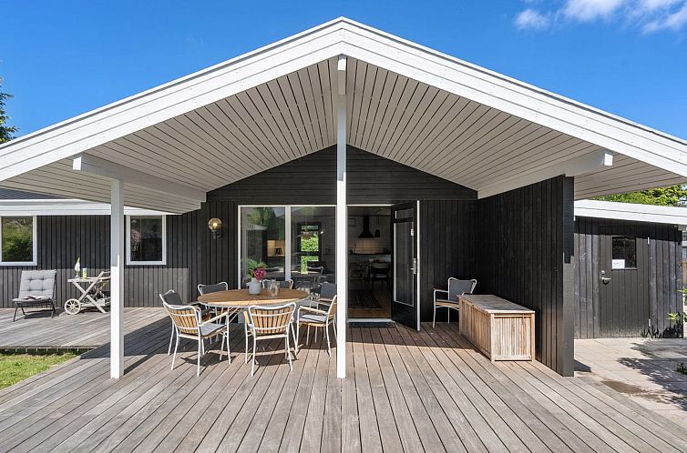 Vakantiehuis "Ingelis" - 1.2km from the sea