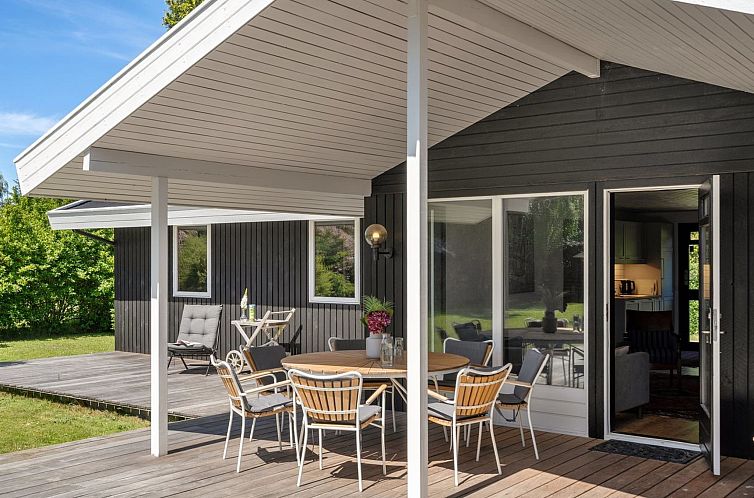 Vakantiehuis "Ingelis" - 1.2km from the sea