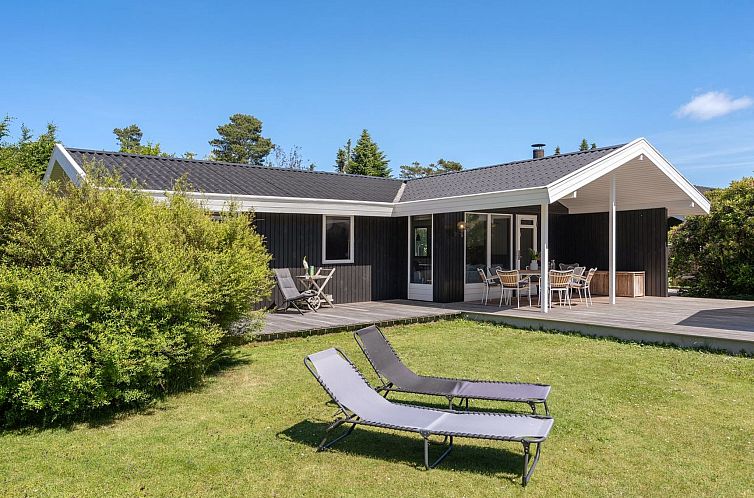 Vakantiehuis "Ingelis" - 1.2km from the sea