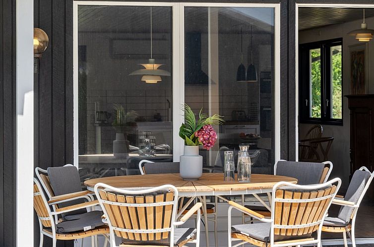 Vakantiehuis "Ingelis" - 1.2km from the sea