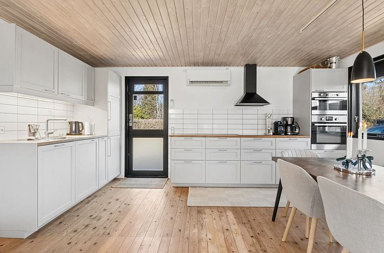 Vakantiehuis "Ingelis" - 1.2km from the sea