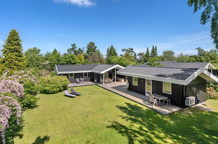Vakantiehuis "Ingelis" - 1.2km from the sea