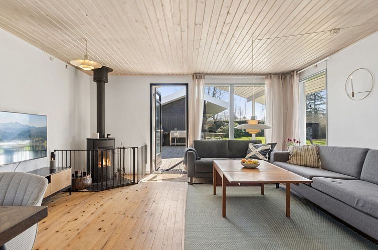 Vakantiehuis "Ingelis" - 1.2km from the sea