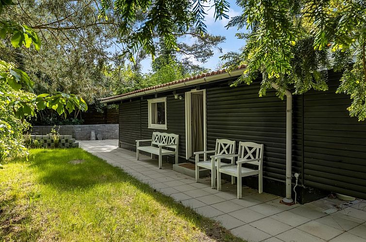 Vakantiehuis "Afke" - 660m from the sea