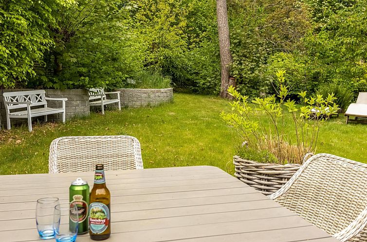Vakantiehuis "Afke" - 660m from the sea