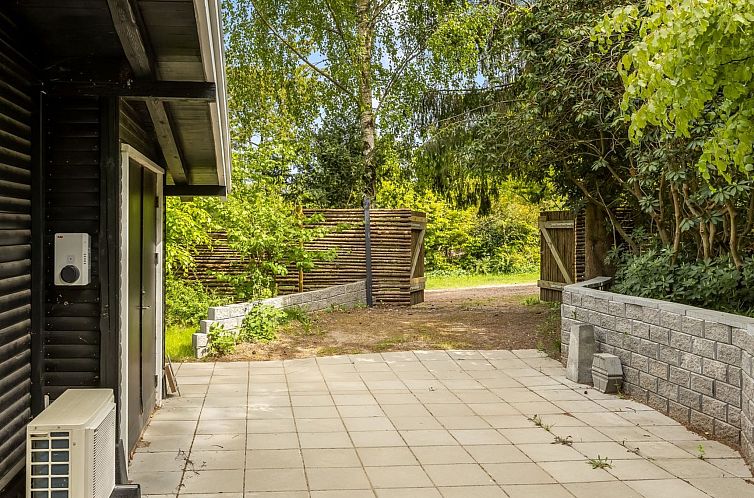 Vakantiehuis "Afke" - 660m from the sea