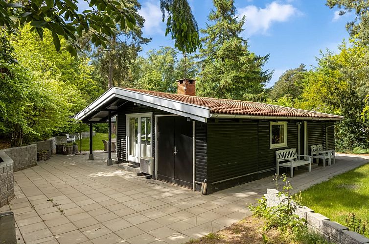 Vakantiehuis "Afke" - 660m from the sea