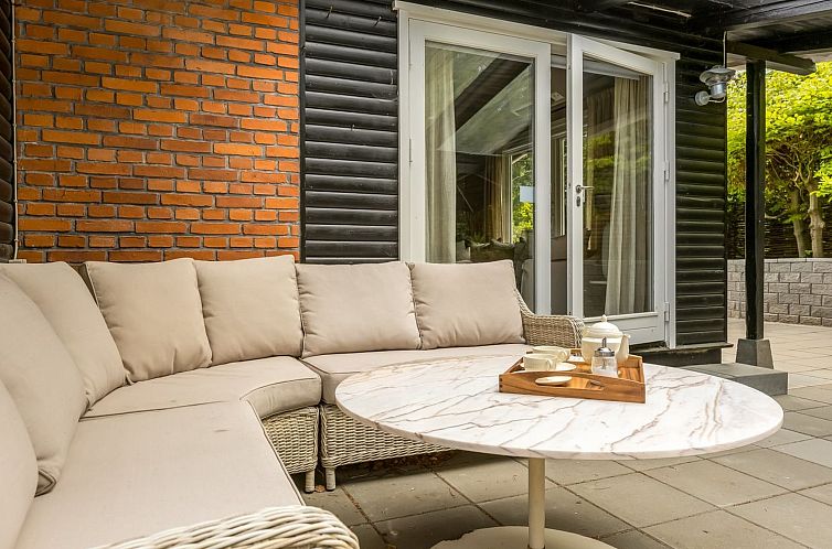 Vakantiehuis "Afke" - 660m from the sea