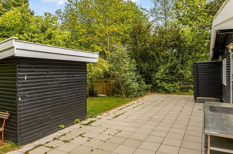 Vakantiehuis "Afke" - 660m from the sea