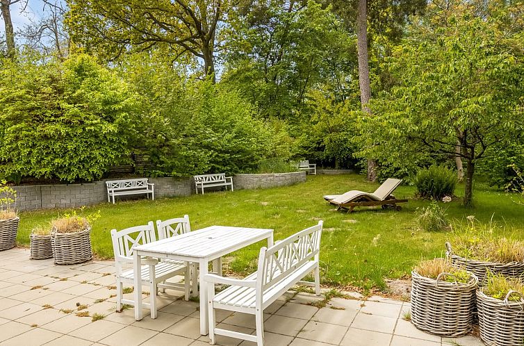 Vakantiehuis "Afke" - 660m from the sea