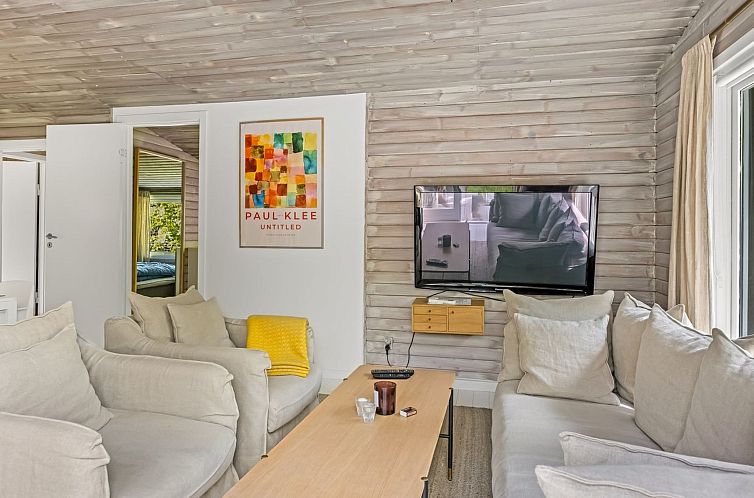 Vakantiehuis "Afke" - 660m from the sea