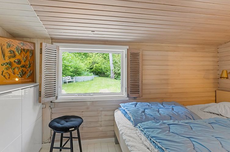 Vakantiehuis "Afke" - 660m from the sea