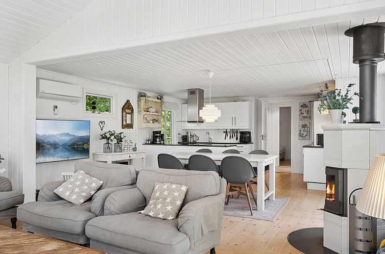 Vakantiehuis "Amine" - 700m from the sea