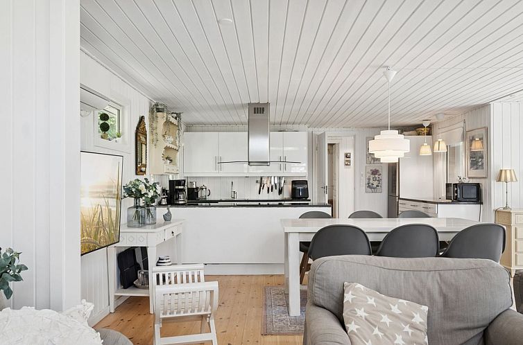 Vakantiehuis "Amine" - 700m from the sea