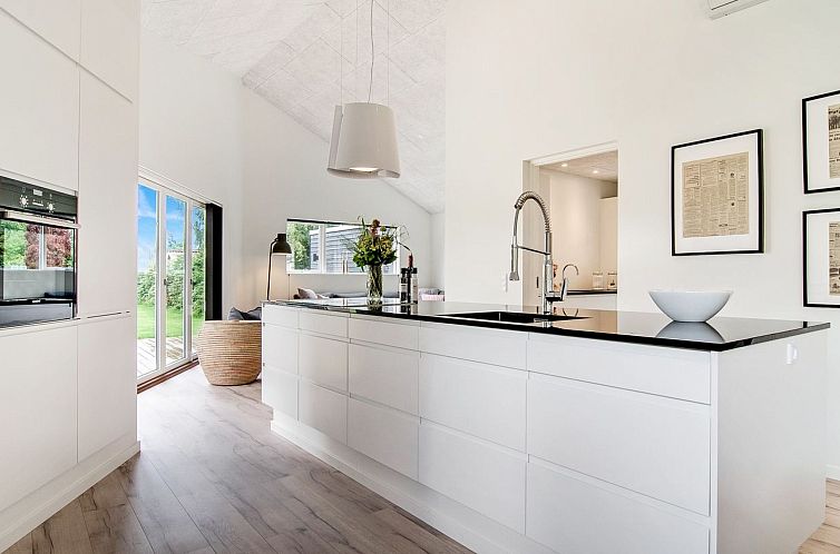 Vakantiehuis "Dorthie" - 800m from the sea