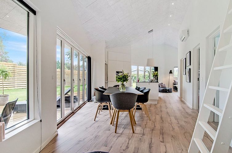 Vakantiehuis "Dorthie" - 800m from the sea