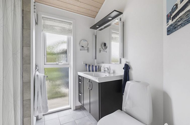 Vakantiehuis "Enken" - 750m from the sea