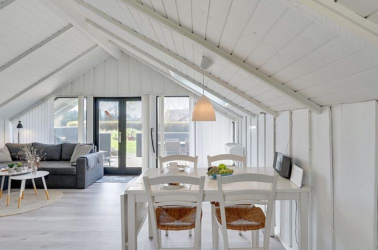 Vakantiehuis "Roderich" - 400m from the sea