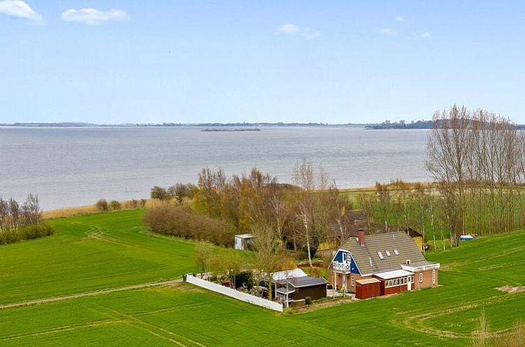 Vakantiehuis "Delina" - 200m from the sea