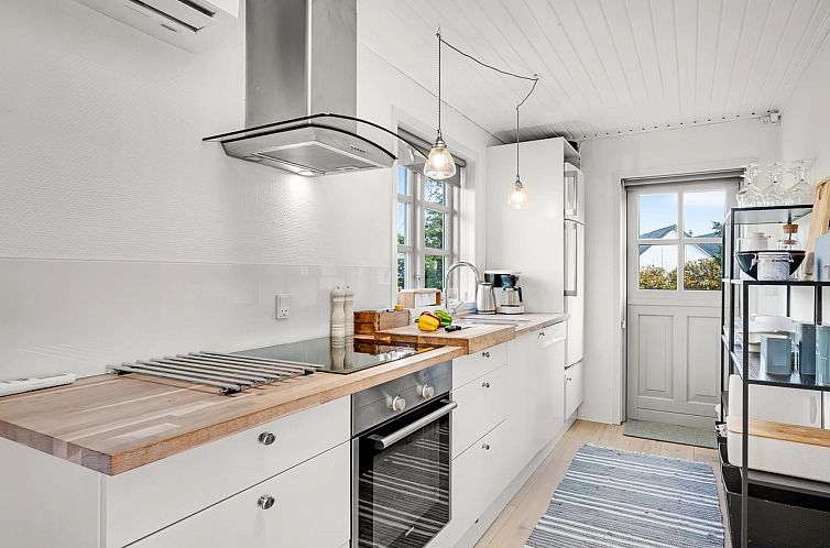 Vakantiehuis "Agni" - 800m from the sea