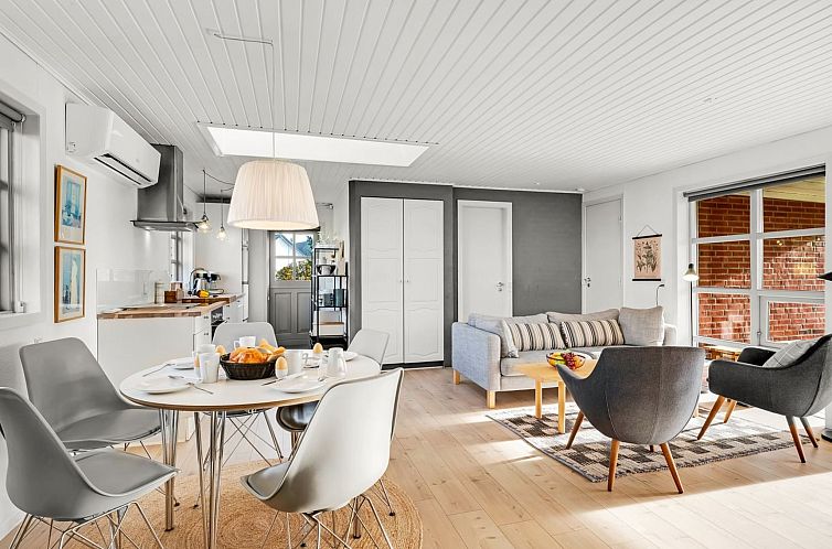 Vakantiehuis "Agni" - 800m from the sea