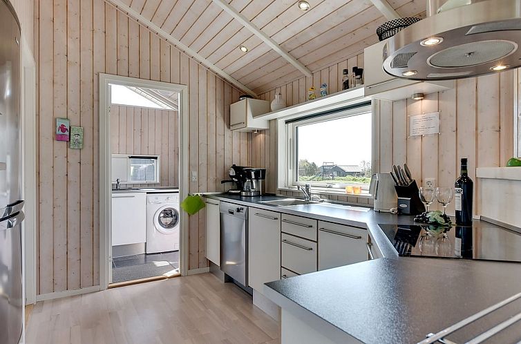 Vakantiehuis "Domna" - 800m from the sea