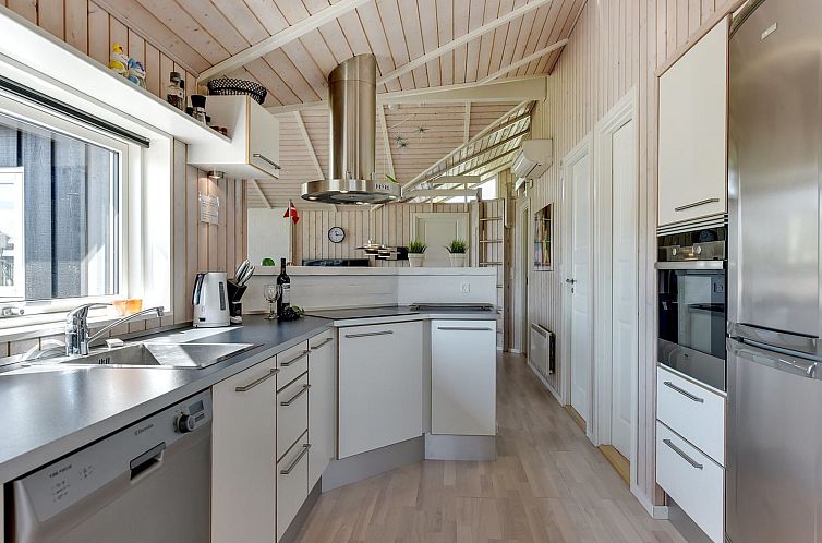 Vakantiehuis "Domna" - 800m from the sea