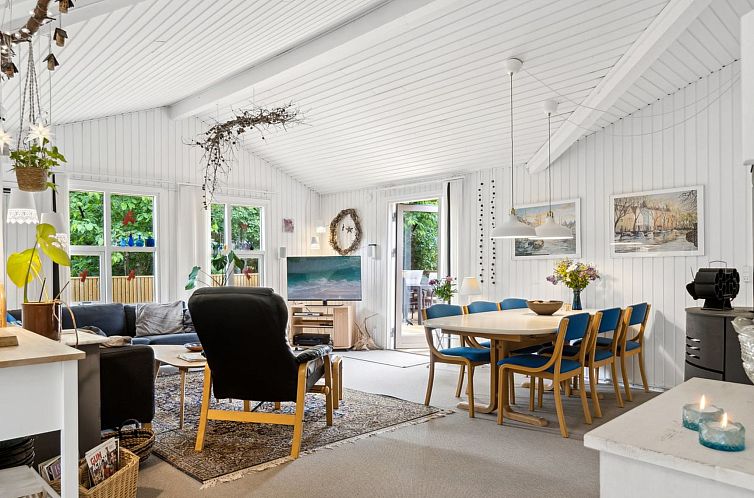 Vakantiehuis "Reika" - 1km from the sea