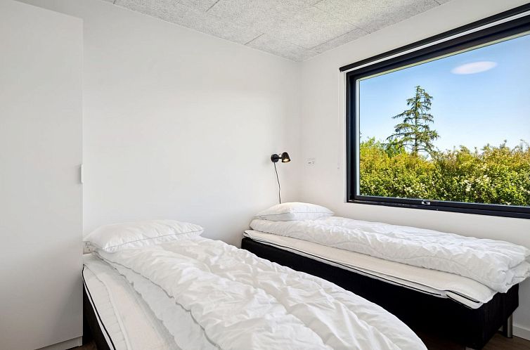 Vakantiehuis "Eunice" - 850m from the sea