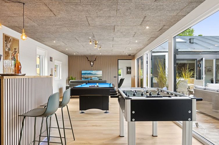 Vakantiehuis "Abbo" - 750m from the sea