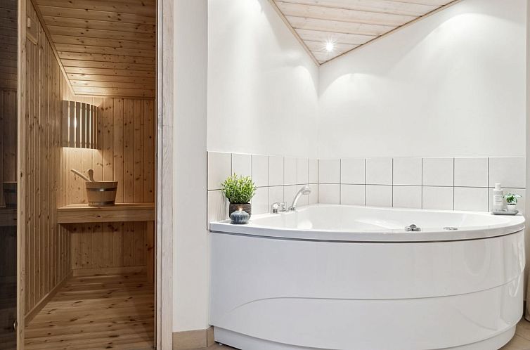 Vakantiehuis "Ananda" - 900m from the sea