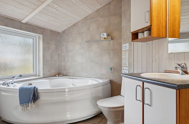 Vakantiehuis "Hermand" - 700m from the sea