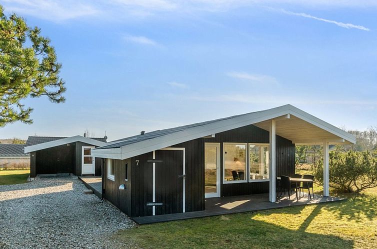 Vakantiehuis "Mirkka" - 200m from the sea