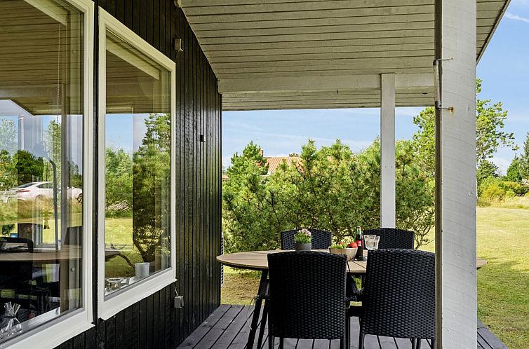 Vakantiehuis "Mirkka" - 200m from the sea
