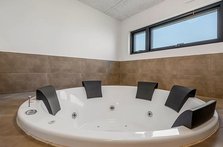 Vakantiehuis "Abbo" - 750m from the sea