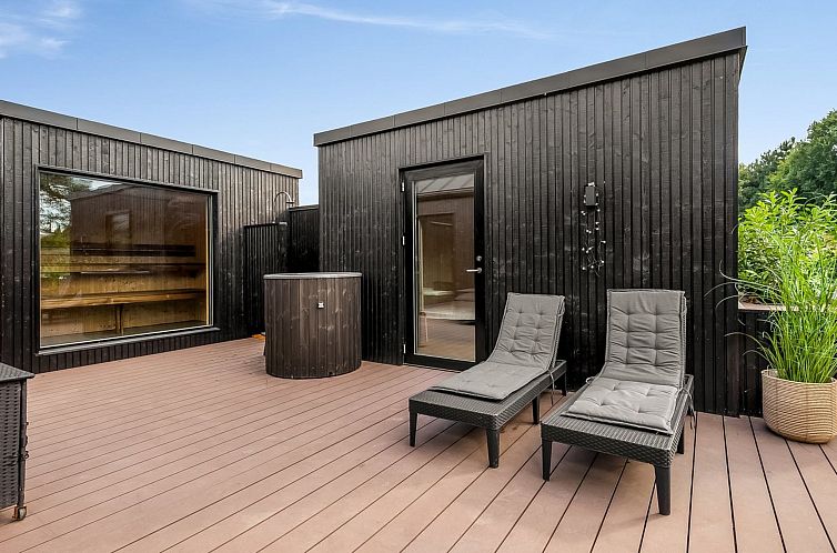 Vakantiehuis "Artur" - 800m from the sea