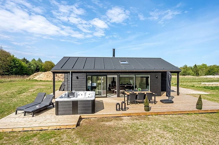 Vakantiehuis "Junis" - 900m from the sea
