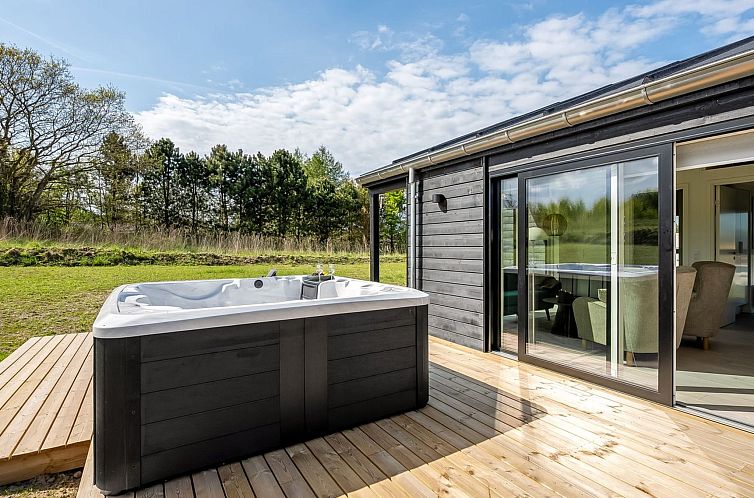 Vakantiehuis "Junis" - 900m from the sea