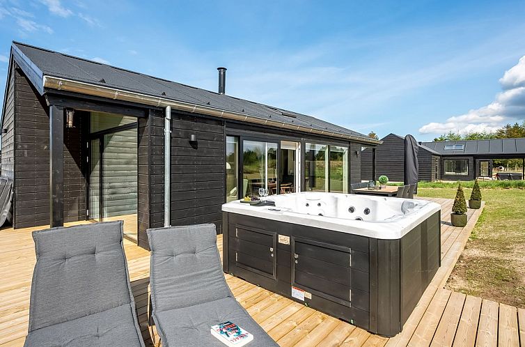 Vakantiehuis "Junis" - 900m from the sea